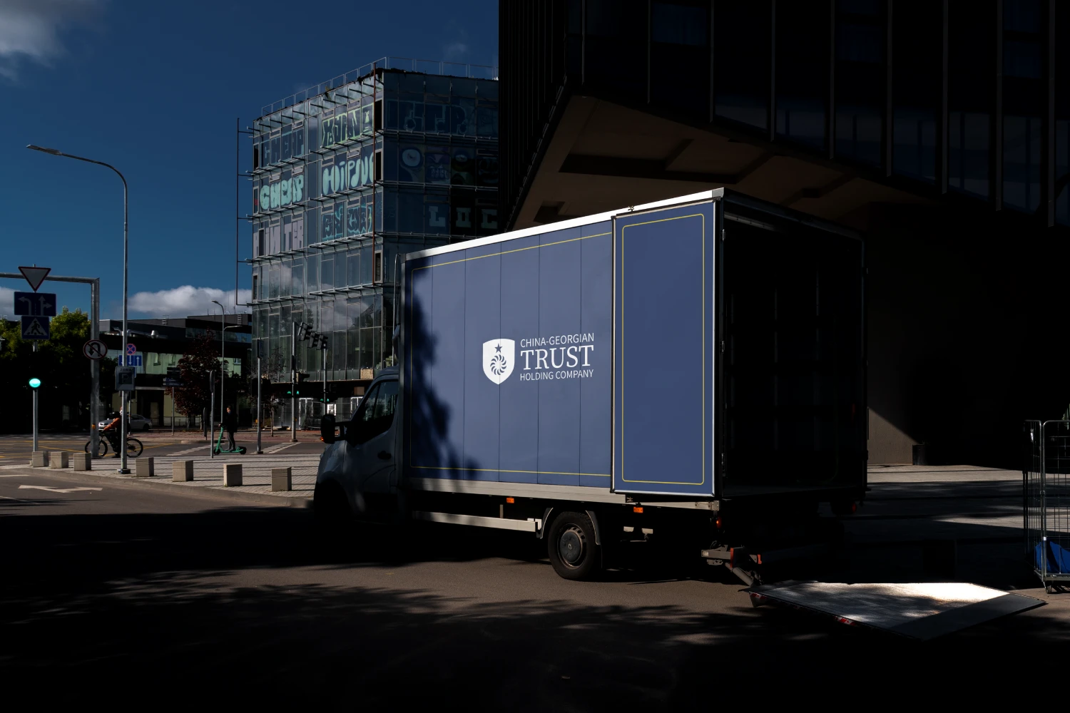 ჩვენ ვმუშაობთ სახელმწიფოების, ინდუსტრიებისა და ბიზნესკულტურების გადაკვეთაზე, ვქმნით მდგრად საერთაშორისო კავშირებს.